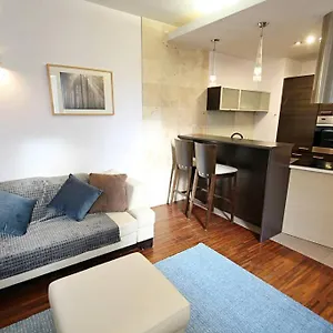 https://parkowy-apartament.hotelswroclaw.com