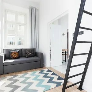 https://apartments-aleje-jerozolimskie-85.warsawhotelspoland.com